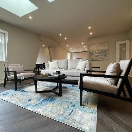 Luxurious, 2 Bed, 2 Bath Penthouse Apartment In Highly Desirable Chigwell Chcl F8 Exteriér fotografie