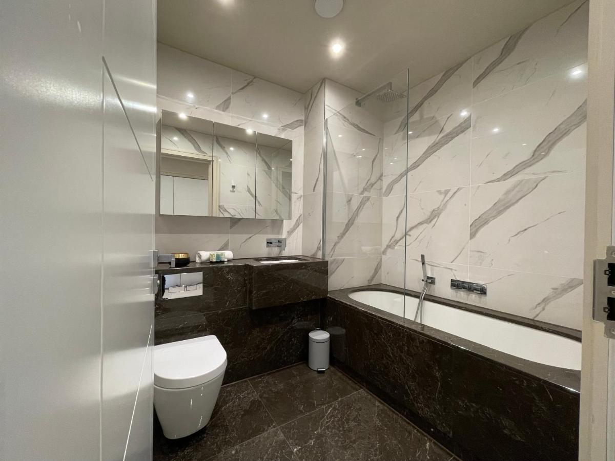 Luxurious, 2 Bed, 2 Bath Penthouse Apartment In Highly Desirable Chigwell Chcl F8 Exteriér fotografie