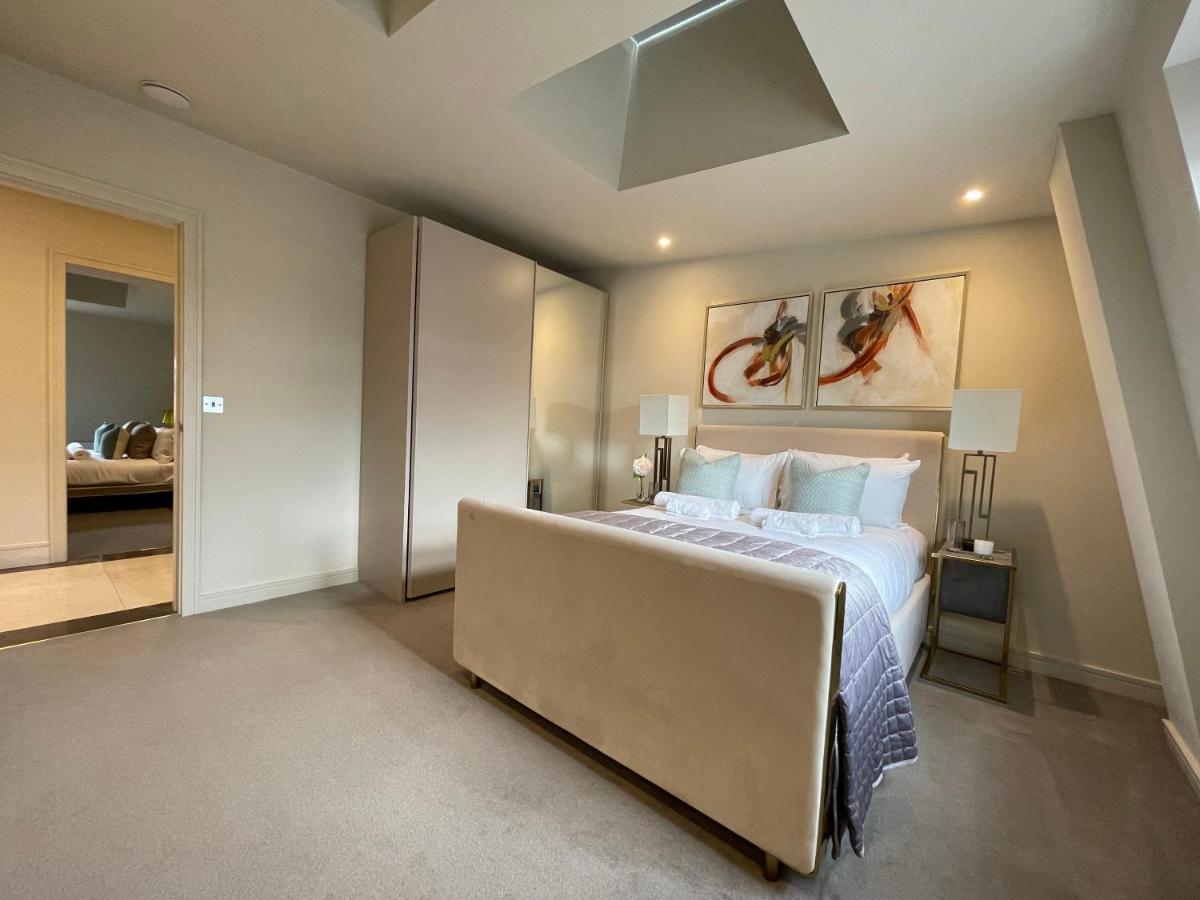 Luxurious, 2 Bed, 2 Bath Penthouse Apartment In Highly Desirable Chigwell Chcl F8 Exteriér fotografie